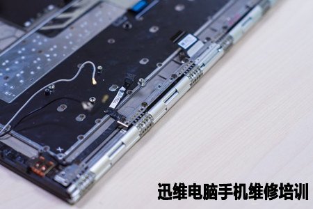 联想YOGA 4 Pro拆解