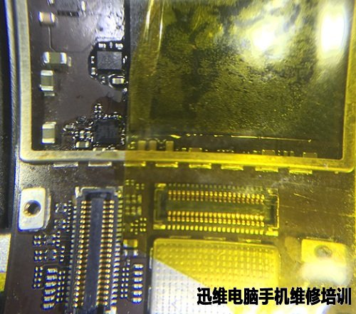 iPad5开机不充电，关机可以充电维修