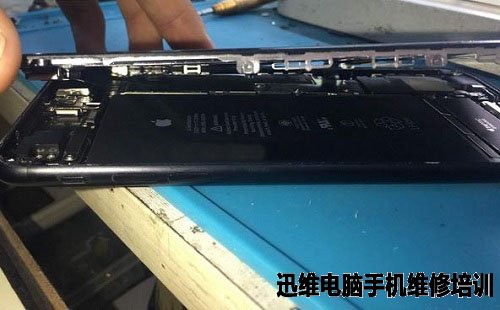 iPhone 7 Plus换外屏维修 图4