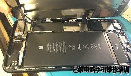 iPhone 7 Plus换外屏维修 图5