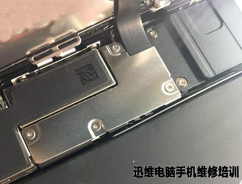 iPhone 7 Plus换外屏维修 图6