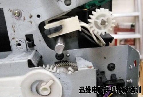 HP P2015N激光打印机卡纸,更换定影膜维修 图9