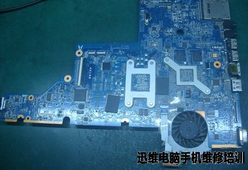 HP G42笔记本通电黑屏故障维修