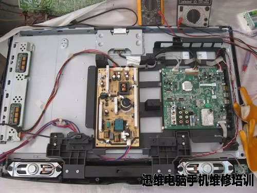 TCL L32M16开机指示灯不亮 无光栅无伴音维修 图1