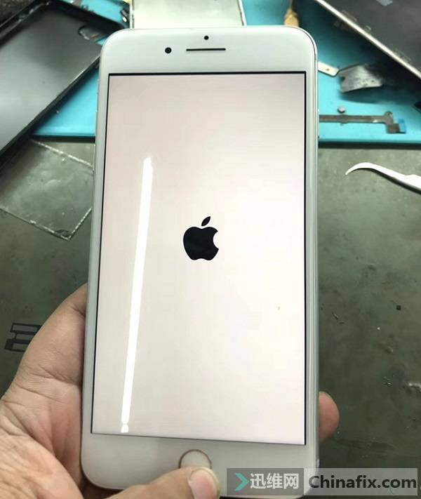 iPhone7Plus手机卡白苹果不开机