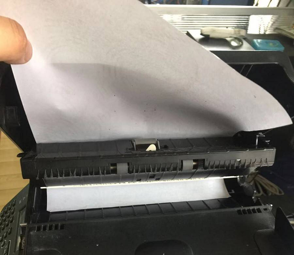 惠普M1216打印复印一体机自动输稿器卡纸维修 图2