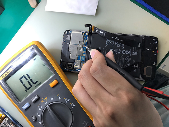华为畅玩8C自行更换电池导致提示气温太低，不能充电维修 图3