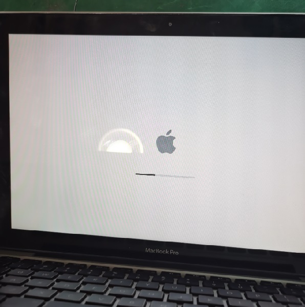 苹果MacBook A1278笔记本暗屏通病维修 图6