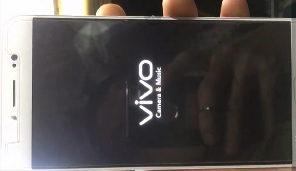 进水ViVO X9S手机发烫不显示维修 图5