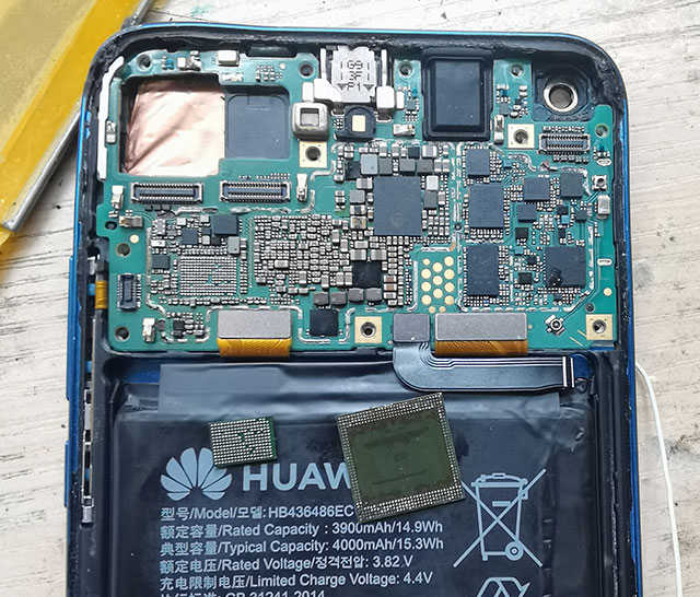 华为荣耀V20手机被摔后不开机维修 图5