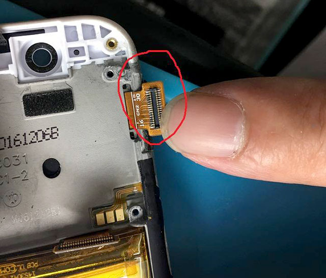 OPPO A57手机进水黑屏不显示维修 图2