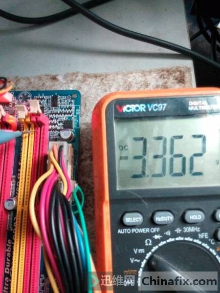 测量内存插槽238脚的SPD供电3.3V正常