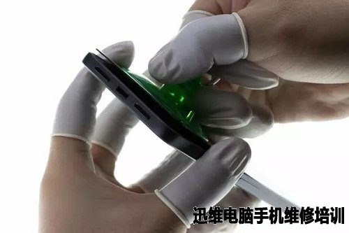 锤子手机t2做工良好 拆解简易