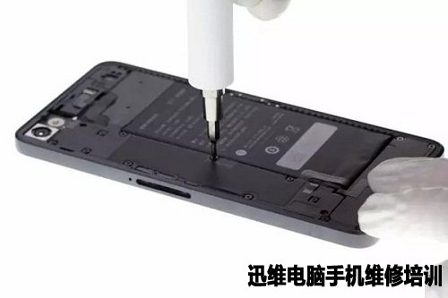 锤子手机t2做工良好 拆解简易