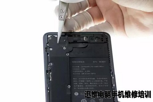 锤子手机t2做工良好 拆解简易