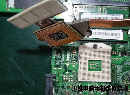 DELL N5010笔记本显卡虚焊掉电 图1