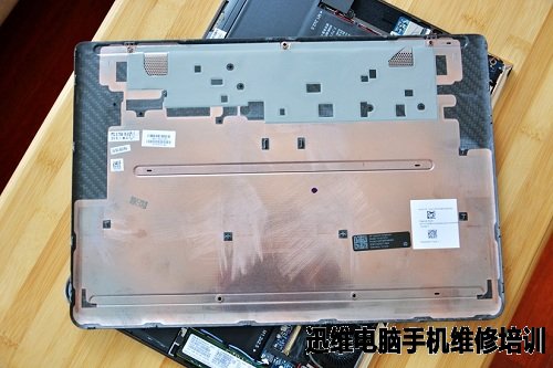 惠普Spectre 13幽灵本全面拆解!