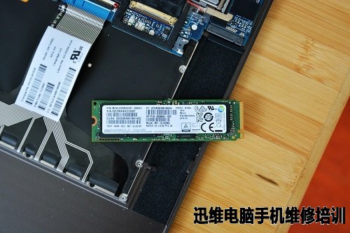 惠普Spectre 13幽灵本全面拆解!