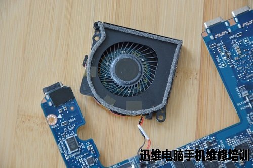 惠普Spectre 13幽灵本全面拆解!