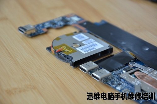 惠普Spectre 13幽灵本全面拆解!