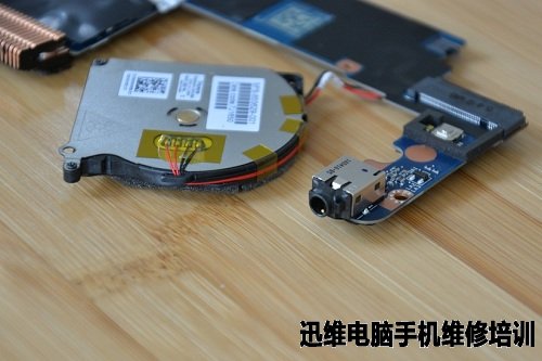 惠普Spectre 13幽灵本全面拆解!