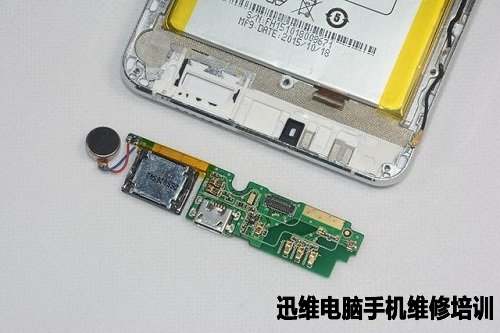 平凡的小辣椒:小辣椒S3手机拆机详解!