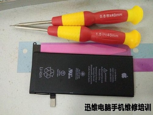 iPhone6电量至40%自动关机拆机换电池过程如下：