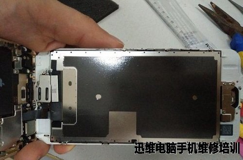 iPhone6电量至40%自动关机拆机换电池过程如下：