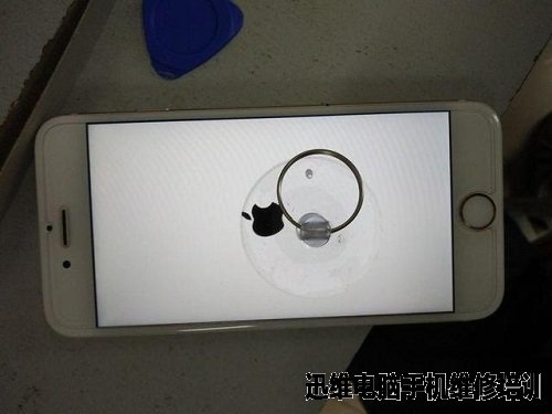 iPhone6电量至40%自动关机拆机换电池过程如下: