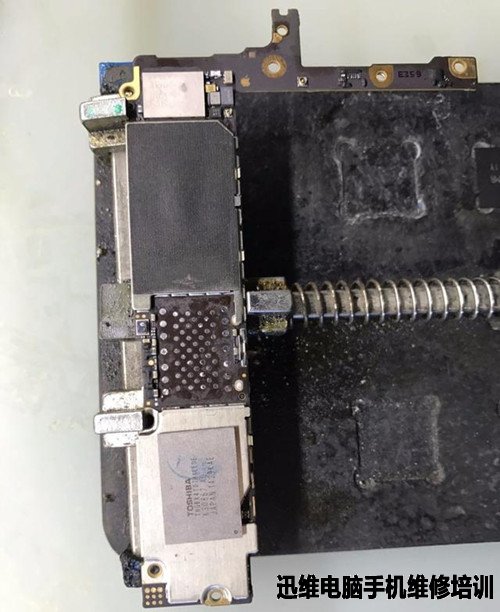 iPhone6P突然不开机且刷机报错4005的维修过程