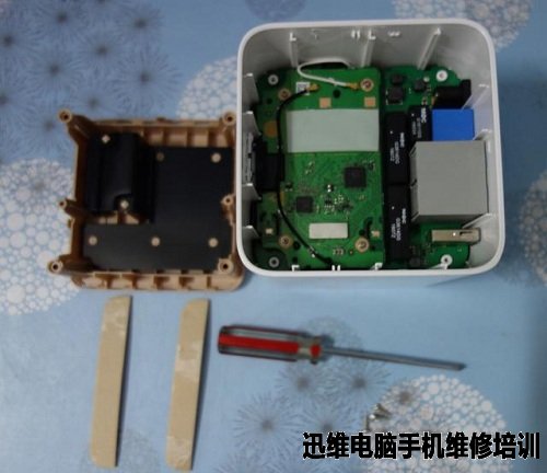 华为荣耀路由Pro完美拆机!
