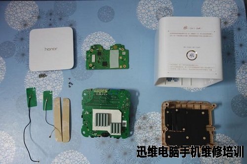 华为荣耀路由Pro完美拆机!