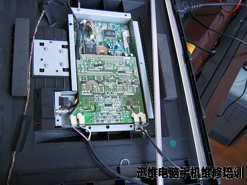 联想LXM-L17CH2液晶显示器黑屏故障维修 图2