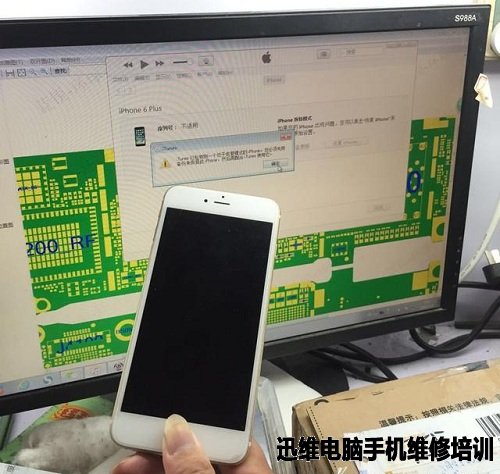iPhone6 PLus 开机定在60mA 无显示黑屏维修 图1