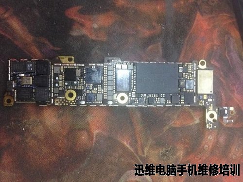 进水iPhone5S不开机多重故障维修案例