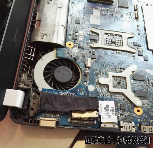 HP G4开机出现白屏花屏维修 图4