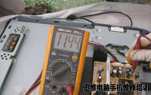 TCL L32M16开机指示灯不亮 无光栅无伴音维修 图8