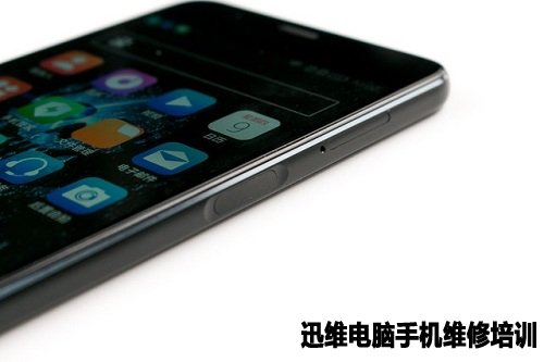 海信a2双屏手机拆机 图2