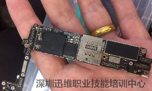 iPhone7开机白苹果重启 手机无法开机维修