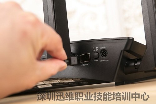 光纤口,电源开关及电源接口
