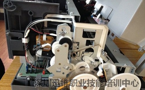 走纸的齿轮