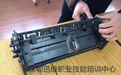 需要更换的搓纸轮的整个组件