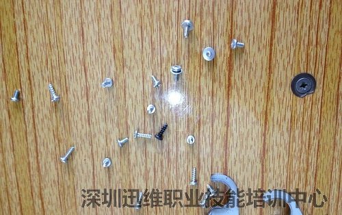 机器拆开螺丝
