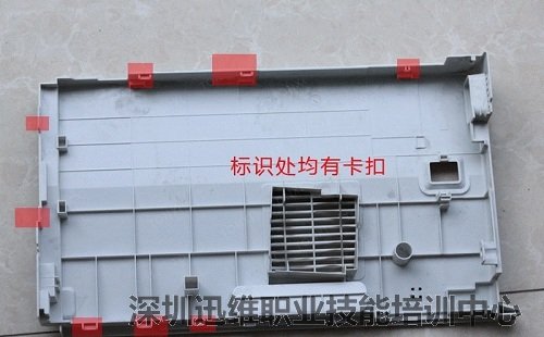 图中所标位置均有卡扣