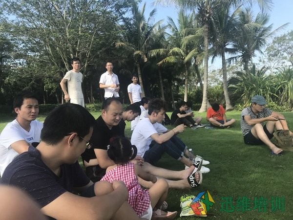 迅维培训学员在老师们的带领下来深圳湾沿海公园游玩