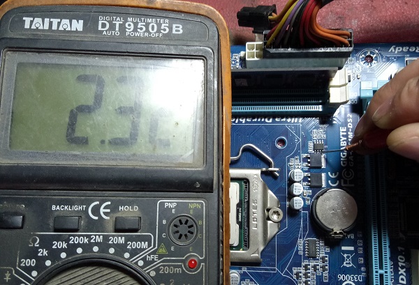 技嘉GA H61M DS2反复上电故障维修