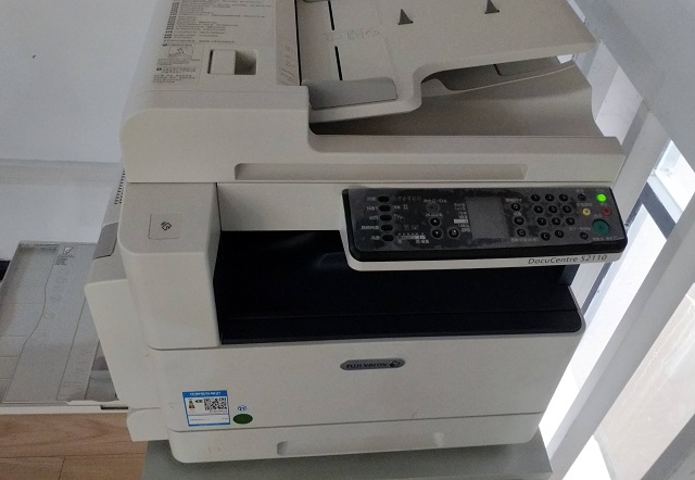 施乐S2110复印机，打印复印很多黑点故障维修