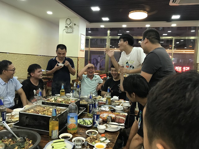 金秋九月，迅维实地学员游玩深圳湾公园+毕业聚餐
