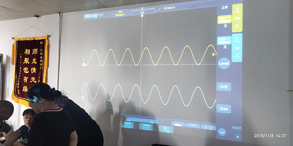 麦科信技术总监来迅维培训展示不一样的示波器 图5