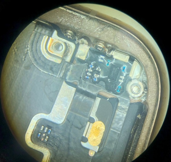 iPhone XS Max循环重启手机无法开机维修 图3